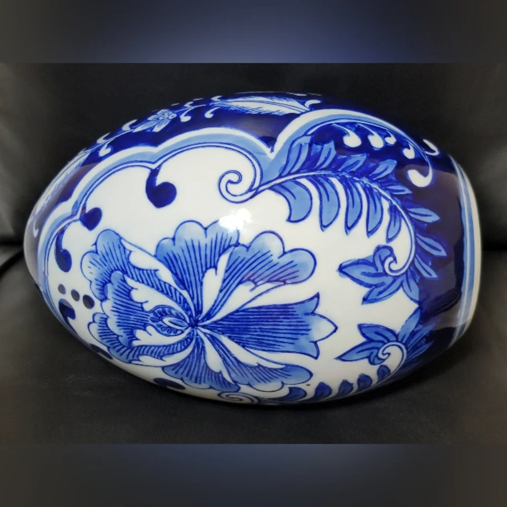 Cobalt Blue & White Chinoiserie Large 3D Egg Shape Ceramic Pottery ~ 8 inches H - Picture 14 of 17